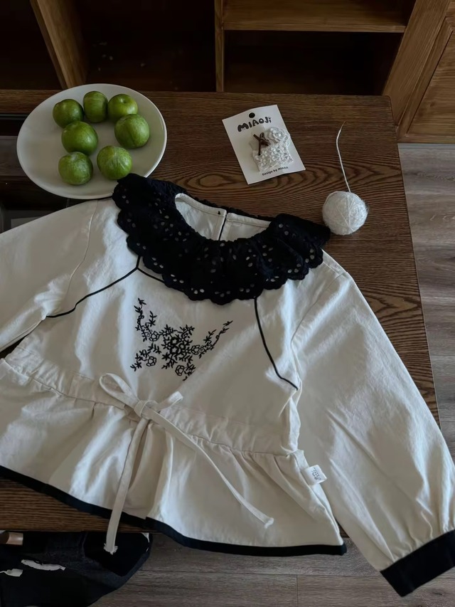 【取寄】blackレースフリルがおしゃれすぎる刺繍入りブラウス