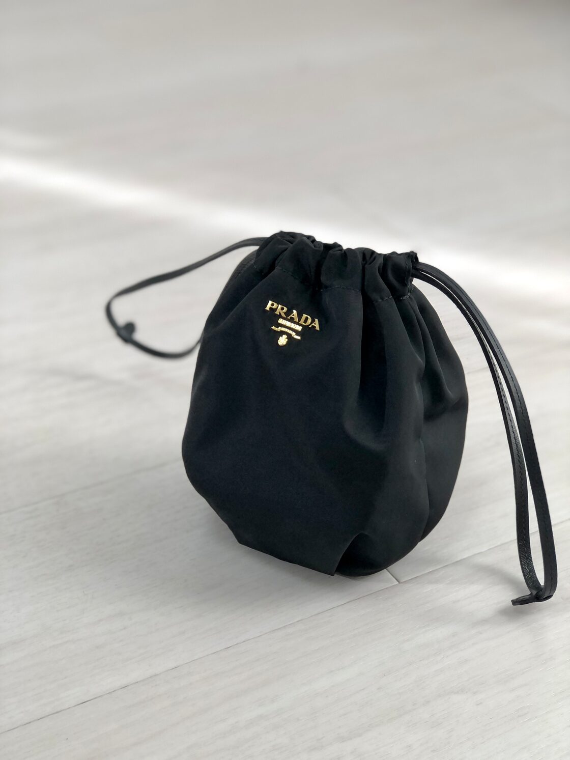 PRADA プラダ ロゴ ナイロン ミニバッグ 巾着 ハンドバッグ ブラック 