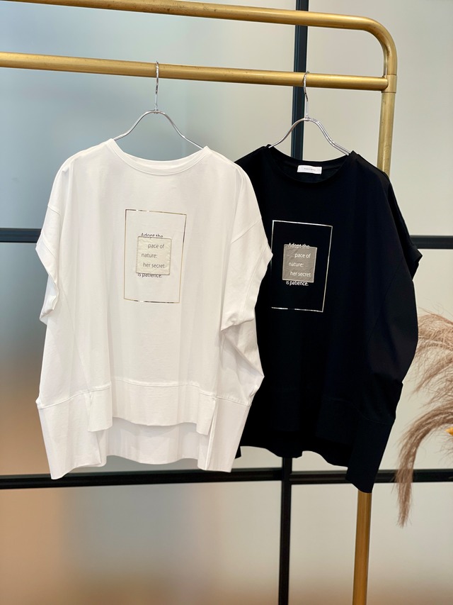 ◆クーポン対象商品◆女性らしさとカジュアルさのマッチングが◎ロゴカットソー