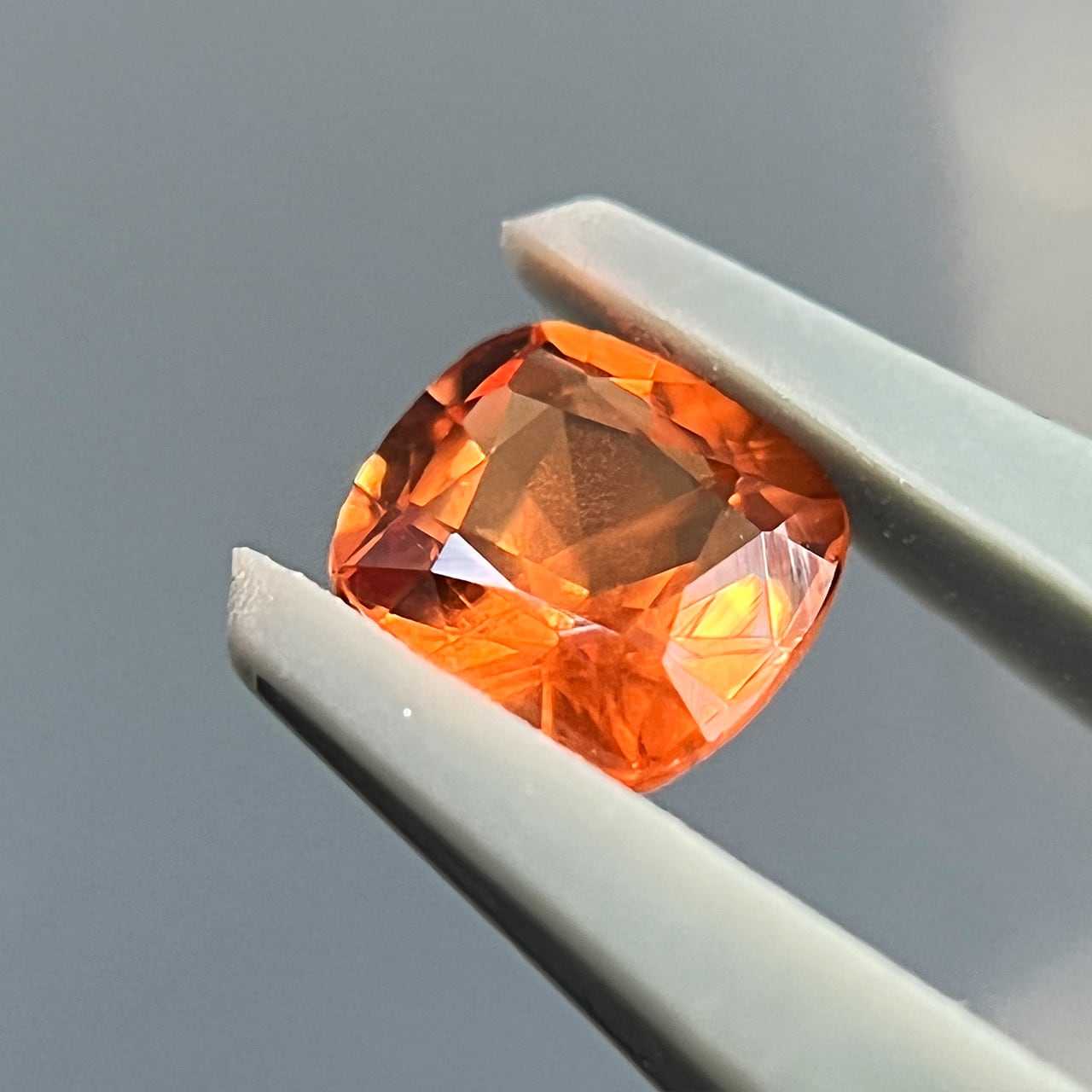 トリプライト 0.785ct クッションカット スクエア 希少石 ルース 裸石