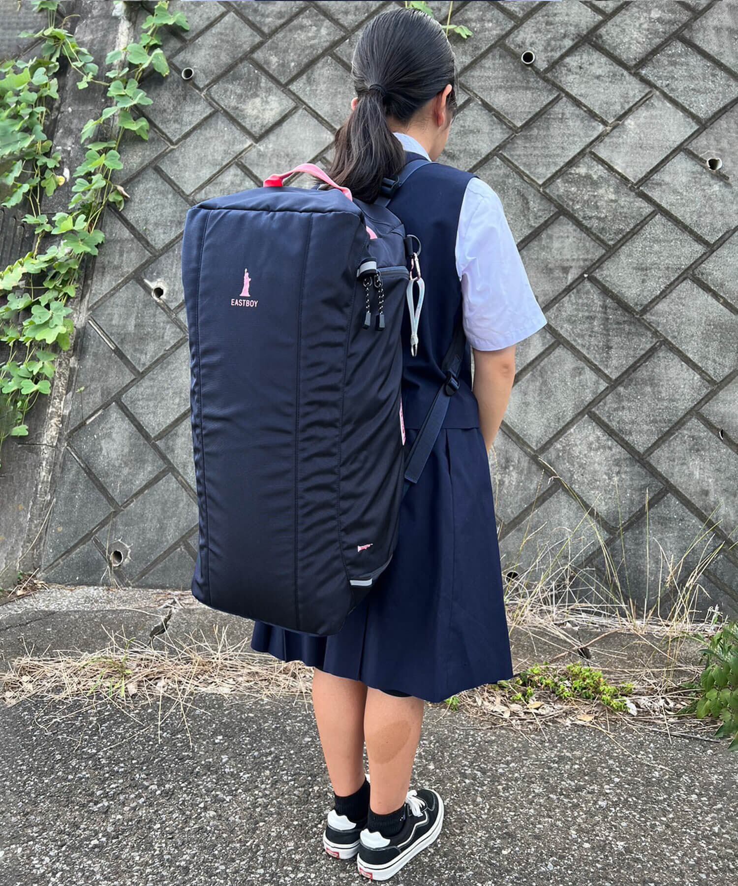 ユニセックス向けのブランドをメインにした、カジュアルな洋服や服飾