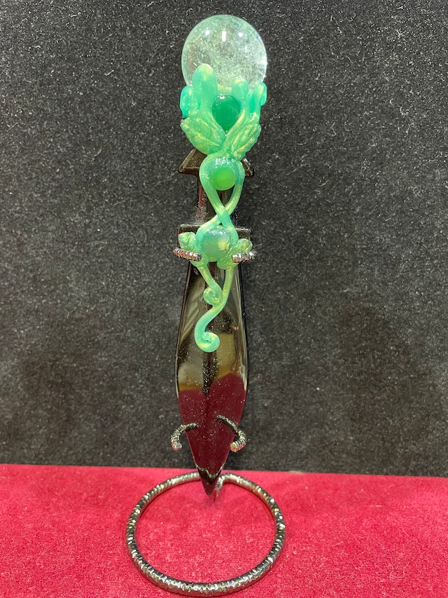 4) エネルギーを高める超アイテム！「アート・クリスタルワンド」タガーナイフ型