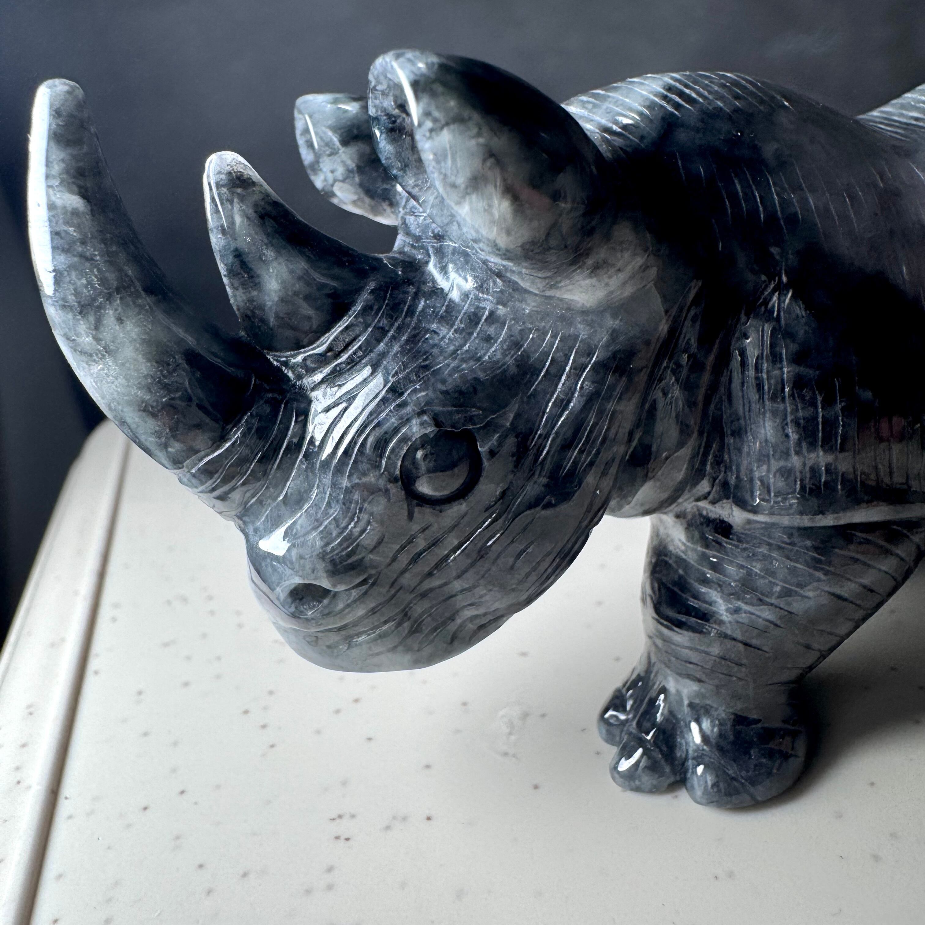 黒翡翠サイ 約105.8x38.5x42mm