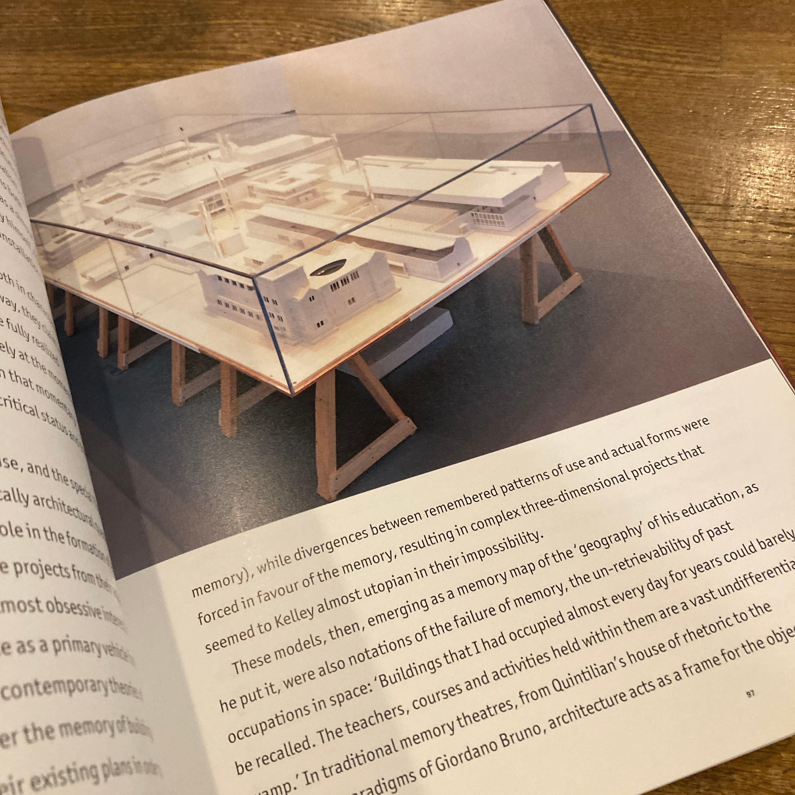 Mike Kelley: contemporary artists series / マイク・ケリー | 百年