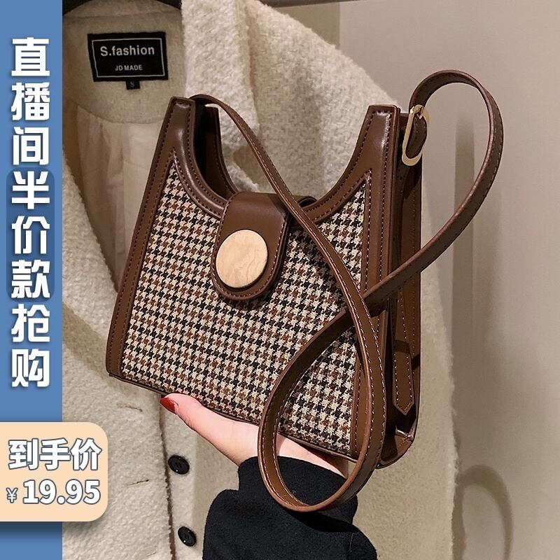 スクウェア メッセンジャーバッグ Tiancai_Wing_Bag27846395205