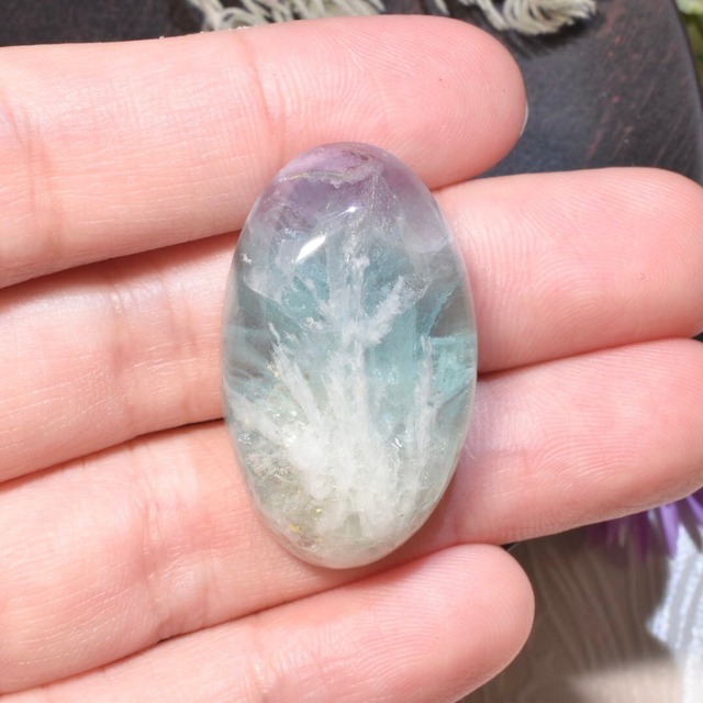 【送料無料】《えびあ作品》エンジェルフェザーinフローライト ルース〈虹入り〉 中国産 B