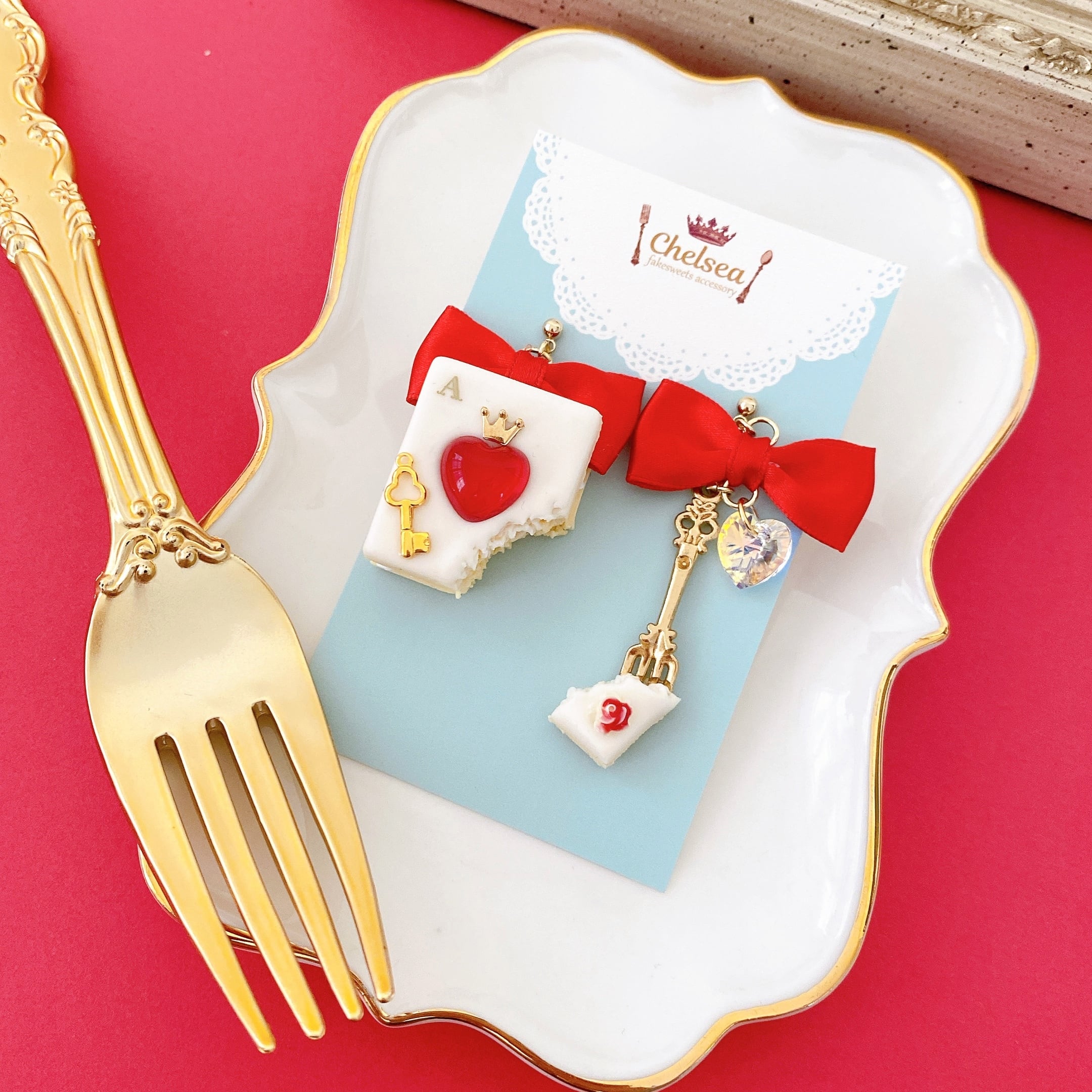 【新品未使用】 いちごケーキショルダーバッグ チェルシィ ハンドメイド チェルシィ いちごケーキショルダーバッグ 白 ピンク