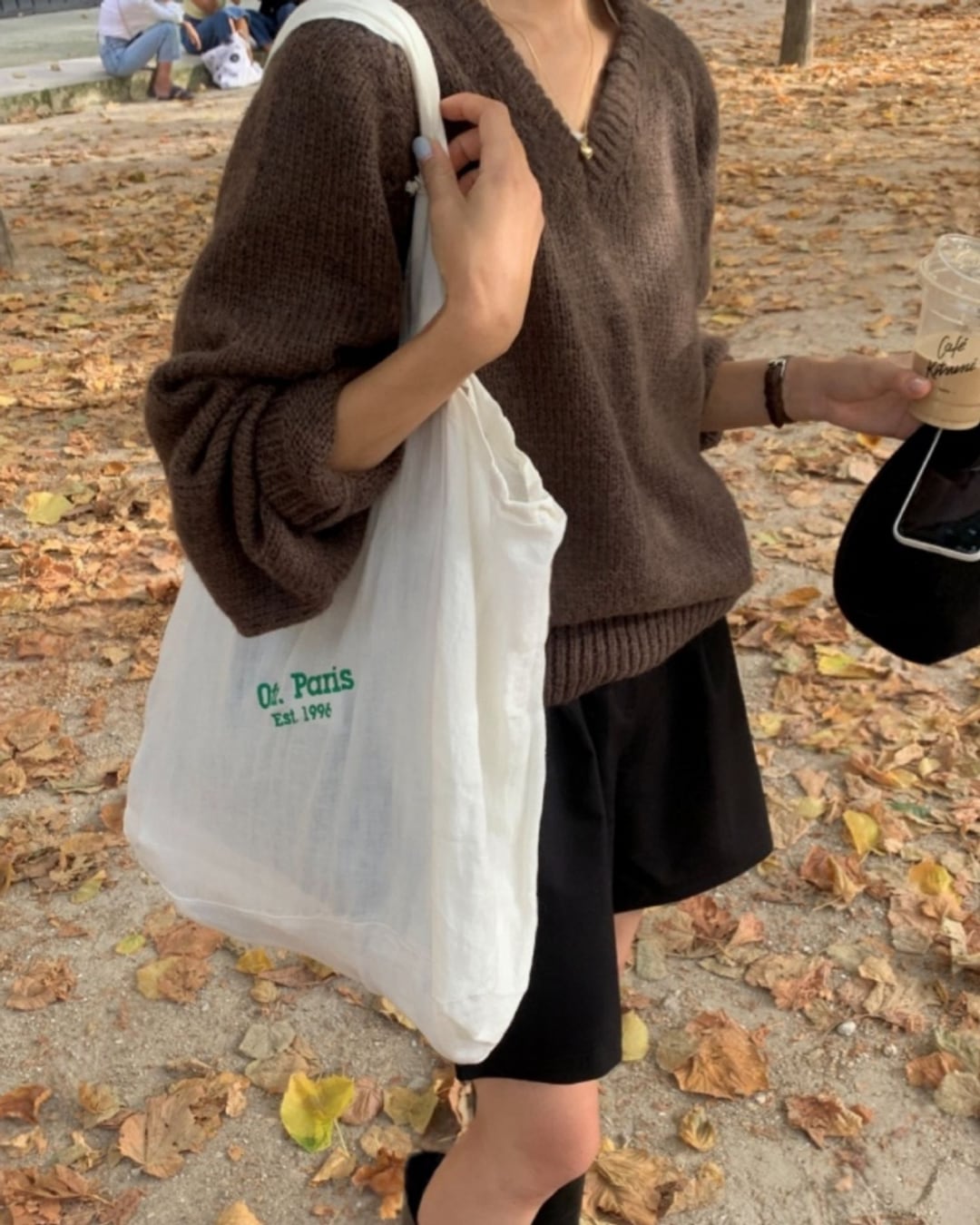 モヘアVネックニット