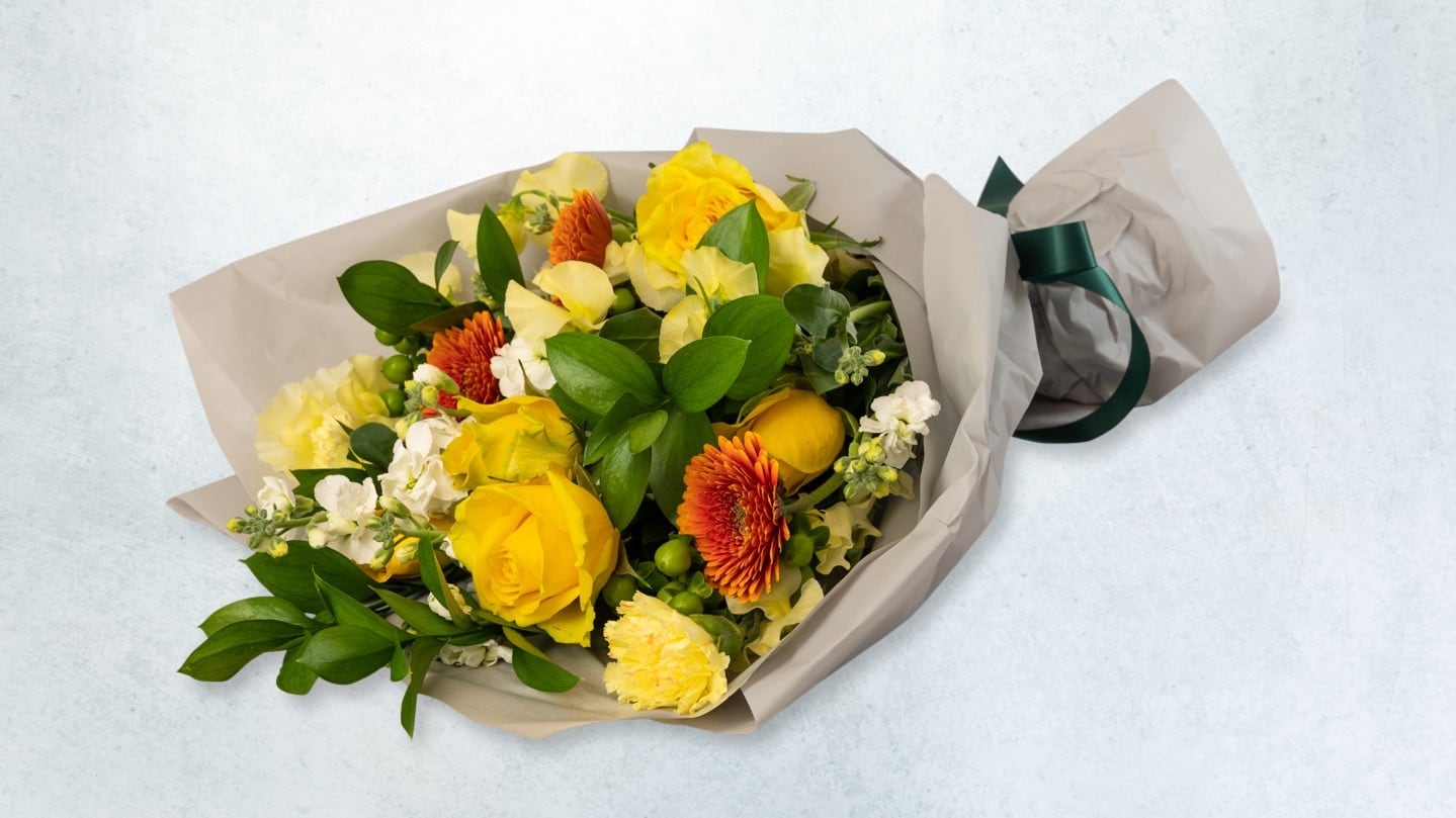 元気いっぱい！ビタミンカラーの花束M b-3 | flower studio VIVIANNE