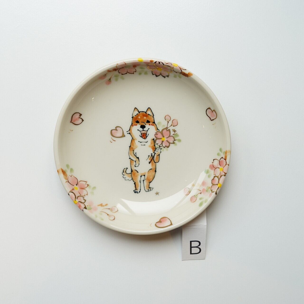 林民和】4寸皿 柴犬と桜 1 | ろにせら ギャラリーと雑貨のお店