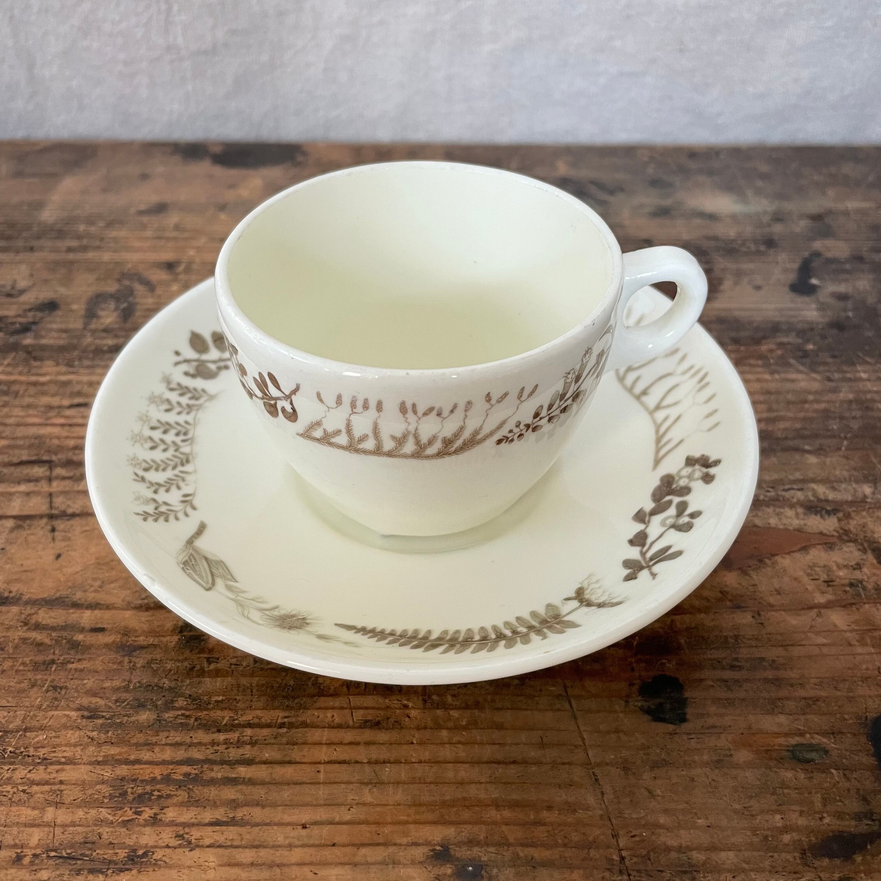 薬草模様のカップ&ソーサー