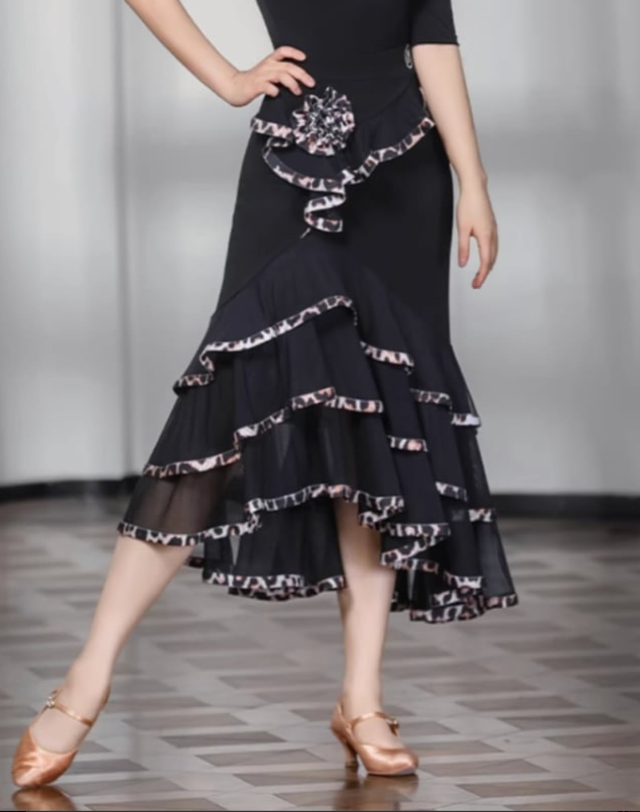 【新着】社交ダンス ドレス　ラテンドレス　　レオパード柄フリルスカート　M〜L   ST-26-6　  デモ・競技用ドレス　発表会衣装　パーティドレス　ワンピース　舞台衣装