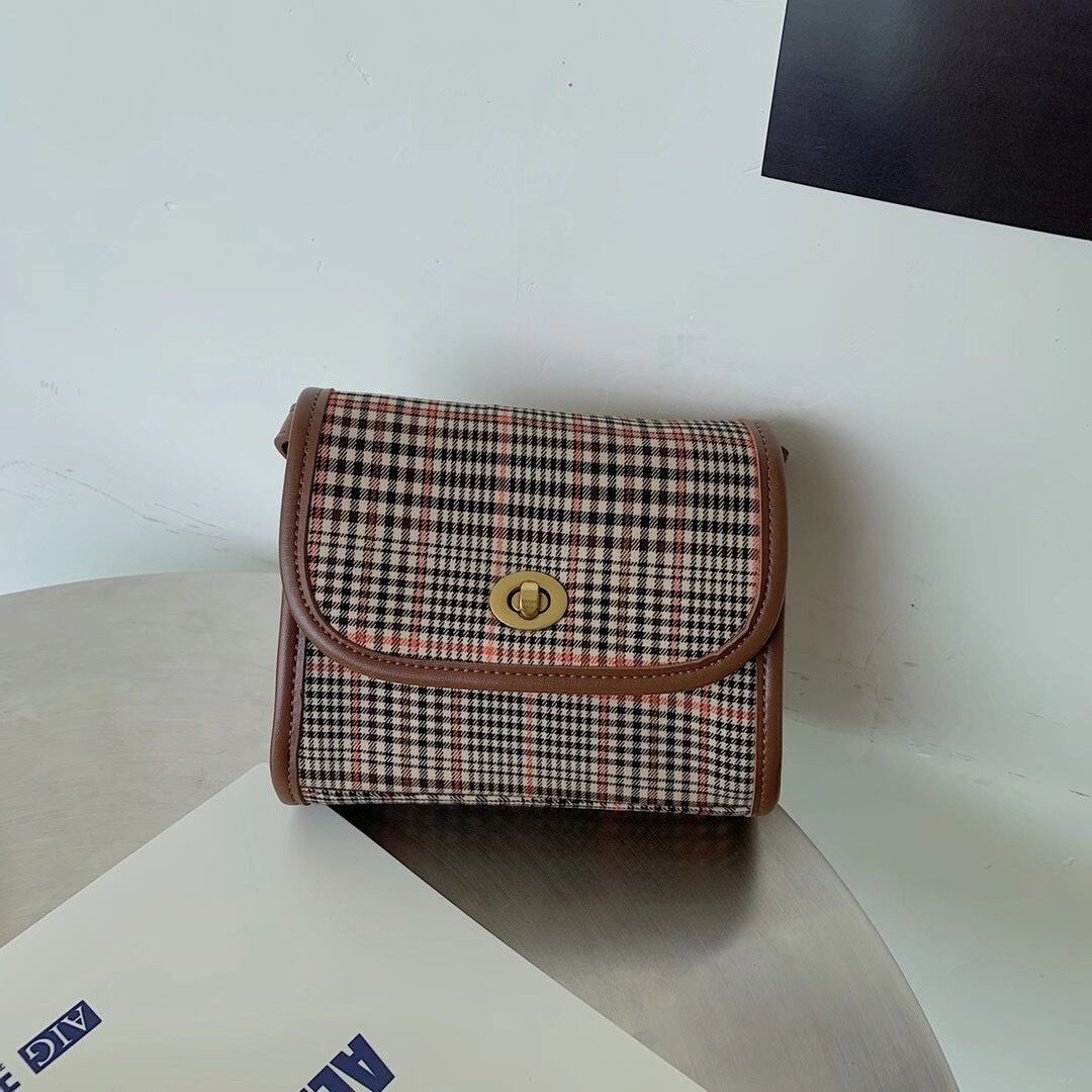 チェックフラップショルダーバッグ