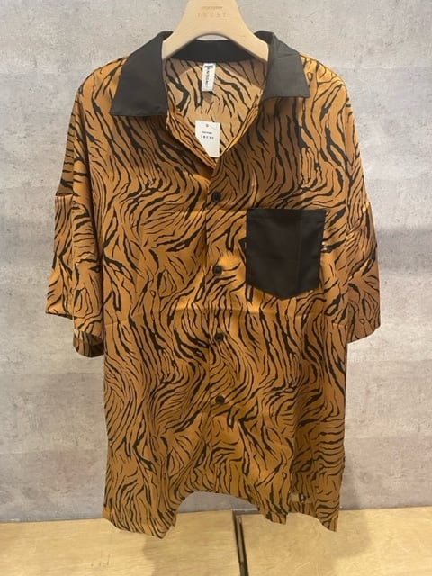animal柄シャツ
