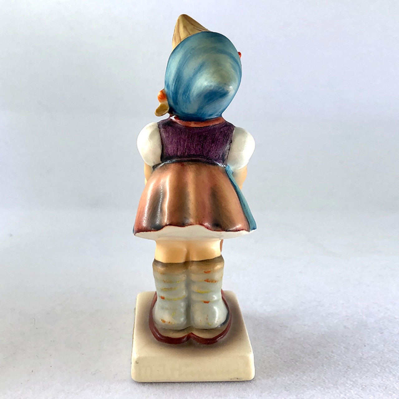 陶器人形　フンメルHummel　ゲーベル社Geobel　　小さなお手伝いさん 16ota10