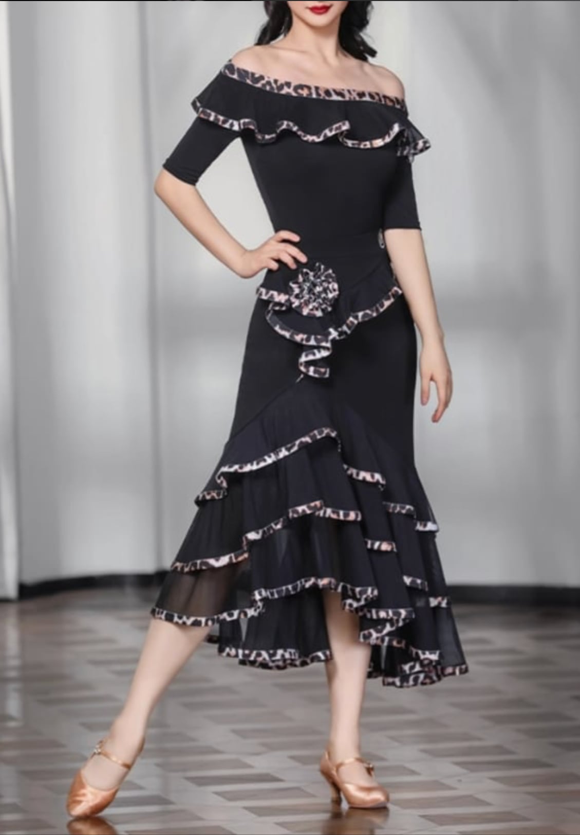 【新着】社交ダンス ドレス　ラテンドレス　　レオパード柄フリルスカート　M〜L   ST-26-6　  デモ・競技用ドレス　発表会衣装　パーティドレス　ワンピース　舞台衣装