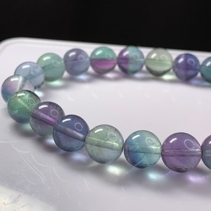 f121.グラデーションが綺麗なフローライトブレスレット