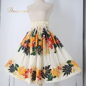 フラダンス 衣装 パウスカート ホワイト系 ハイビスカス柄 モンステラ柄 プルメリア柄 ハワイアンプリント アロハ フラ ダンス レッスン 練習 華やか 鮮やか カラフルプリント かわいい おしゃれ レッド系 ブラック系 グリーン系 ベージュ系 オレンジ系 ゴールド系 ファッション リゾート 薄手 柔らかい