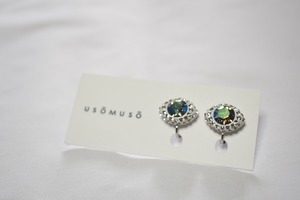 usomuso/スワロフスキー目玉イヤリング