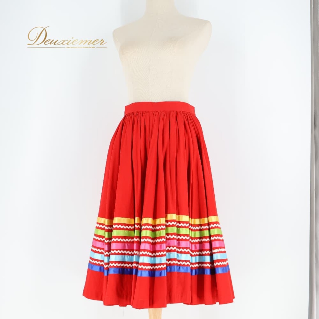 フォークダンス 衣装 スカート レッド系 チロリアン チロリアン カントリー リボン 赤 白 青 水色 黄 緑 ボリューム ダンス衣装 鮮やか イベント 練習 レッスン おしゃれ ホワイト系 ピンク系 ブルー系 グリーン系 イエロー系