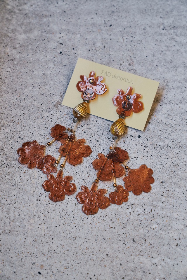 407-01 radial・col. brown　/　orchid & vintage beads earrings