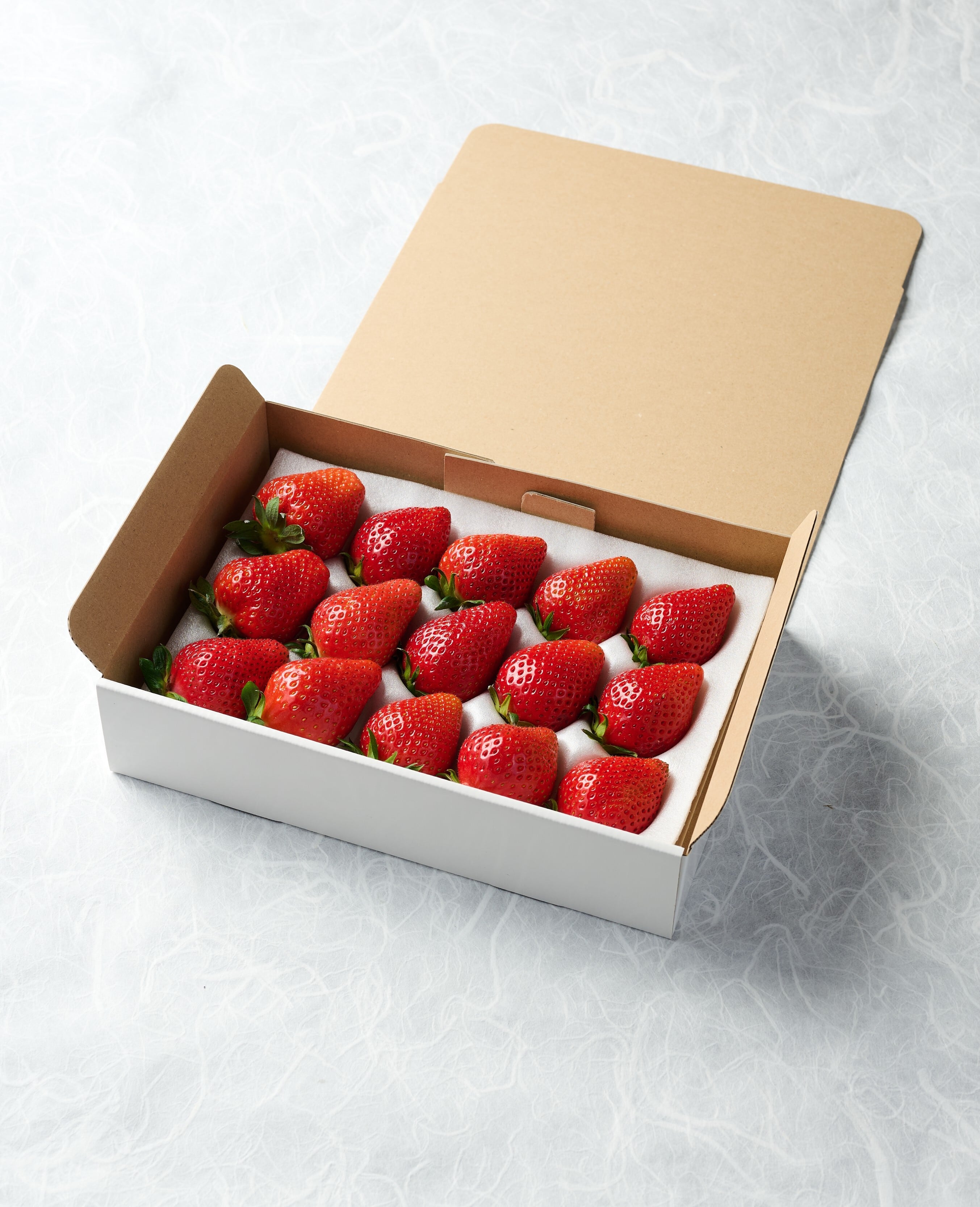 初摘み予約】訳あり おまかせたっぷり900g(梱包込)×1箱 いちご 群馬