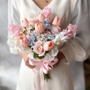 ピンクチューリップ×水色クラッチブーケ☆