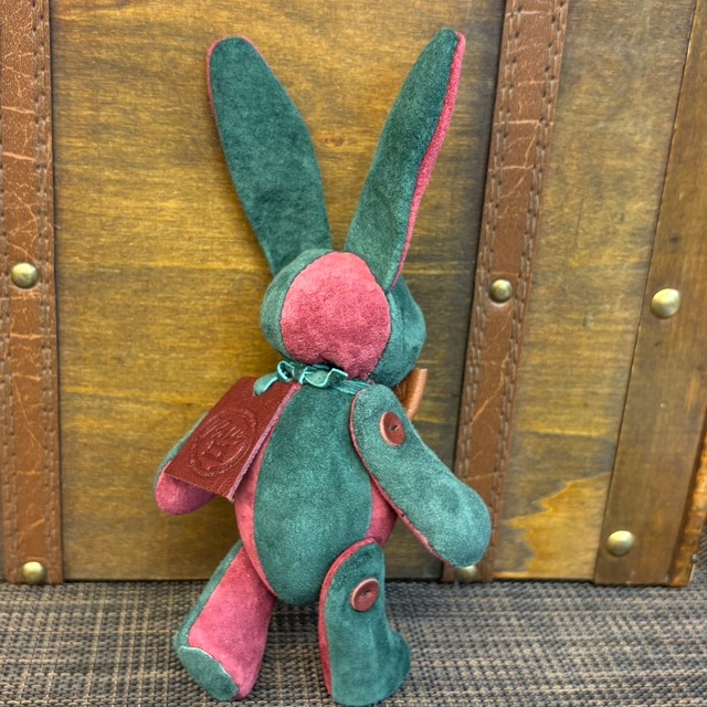 【ピッグスウェード】のベルラビ★マイスターの手作り「ベルズラビット」グリーン×ワイン　写真の1点販売です