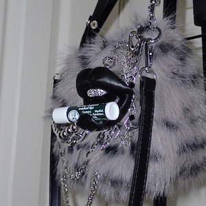 LIP BALM KEYCHAIN "Licky"