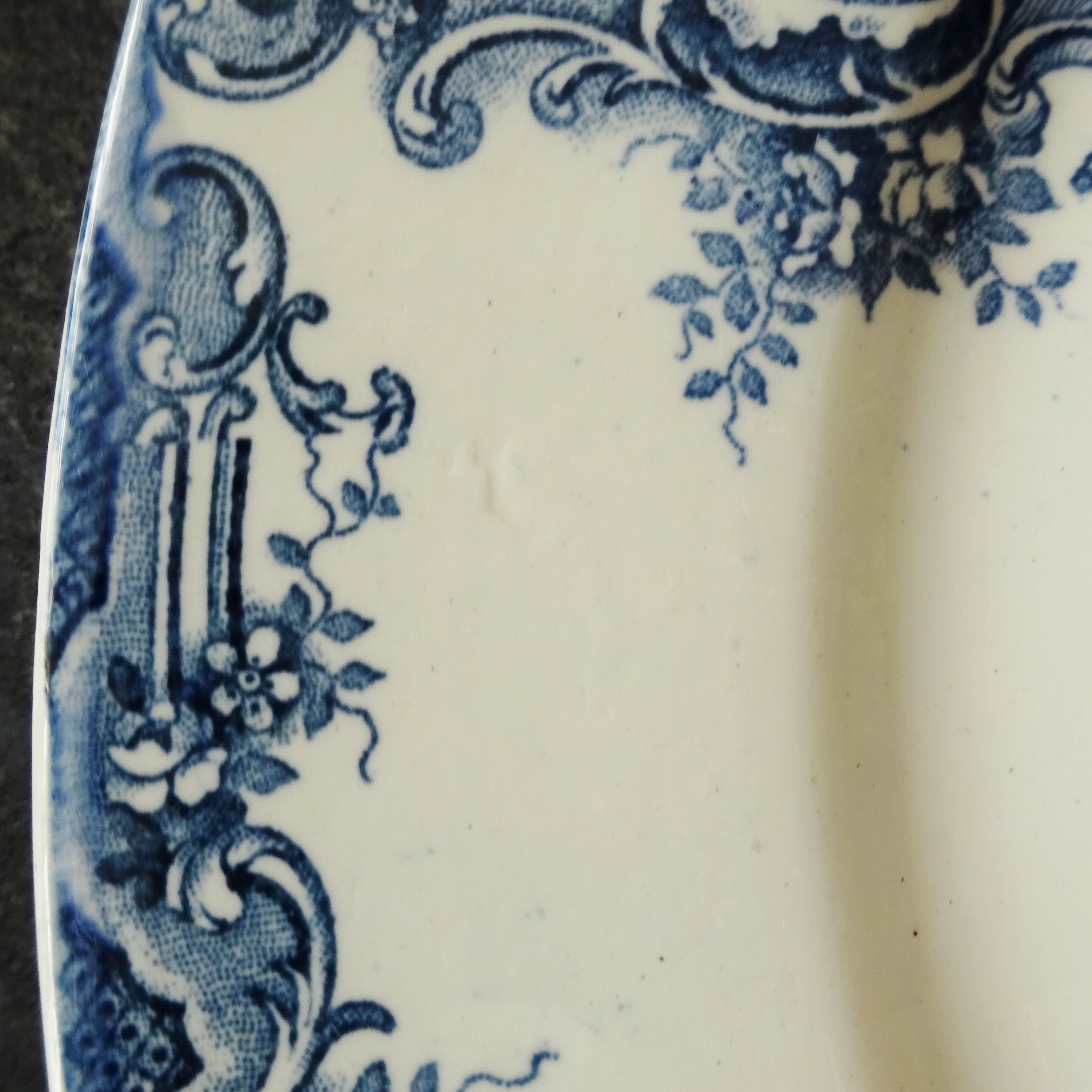 BFK Boch Frères Keramis  modèle《DAUPHIN》assiette plate (B)