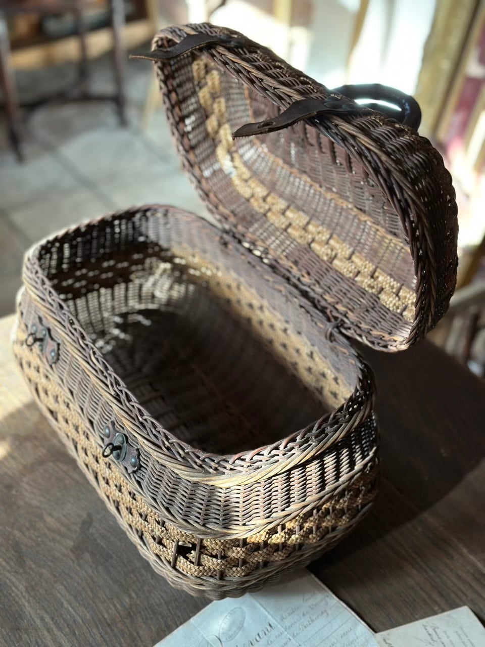 フランスアンティーク 茶色のパニエ 編み込み | Brocante de La