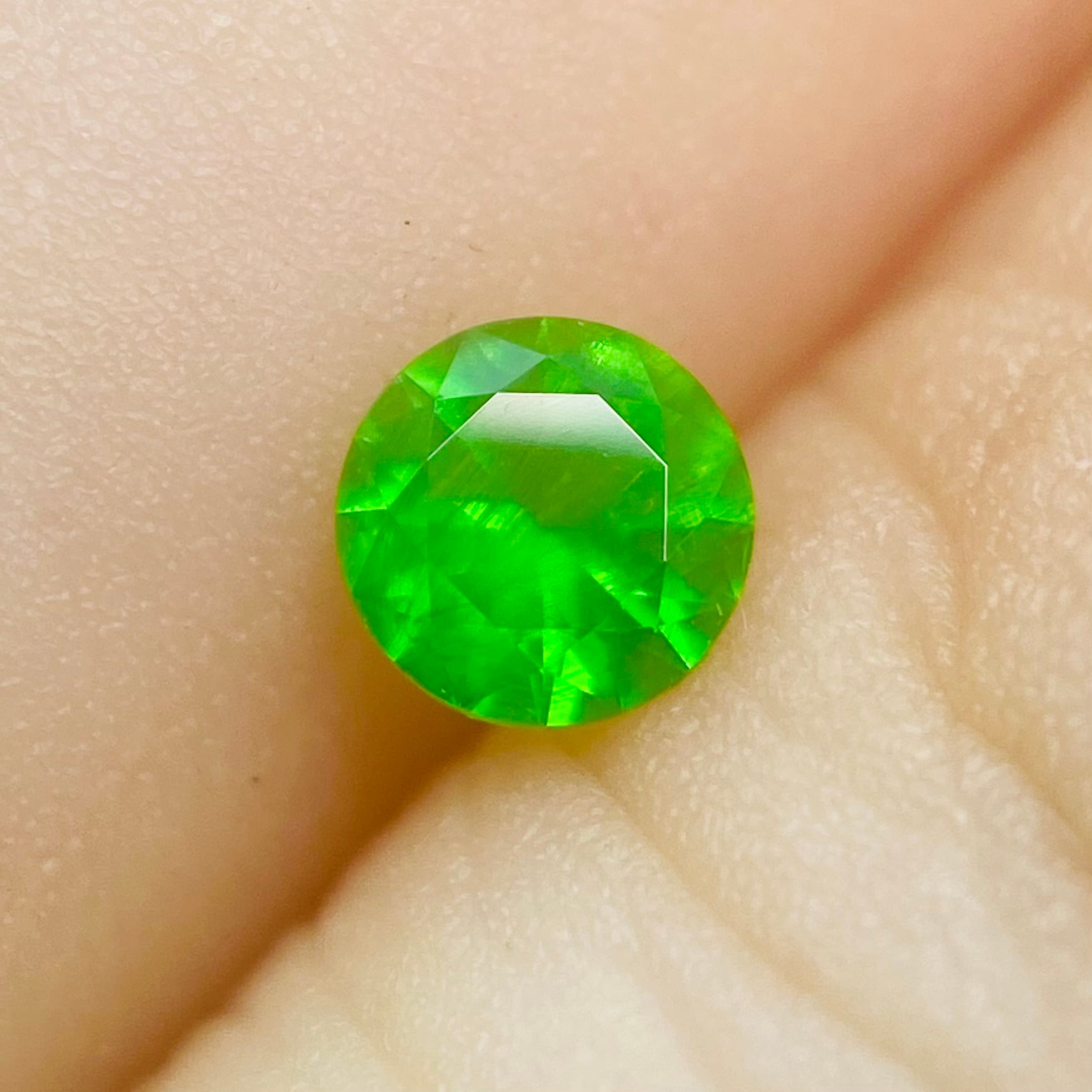 トップカラークオリティのロシア産デマントイドガーネット2