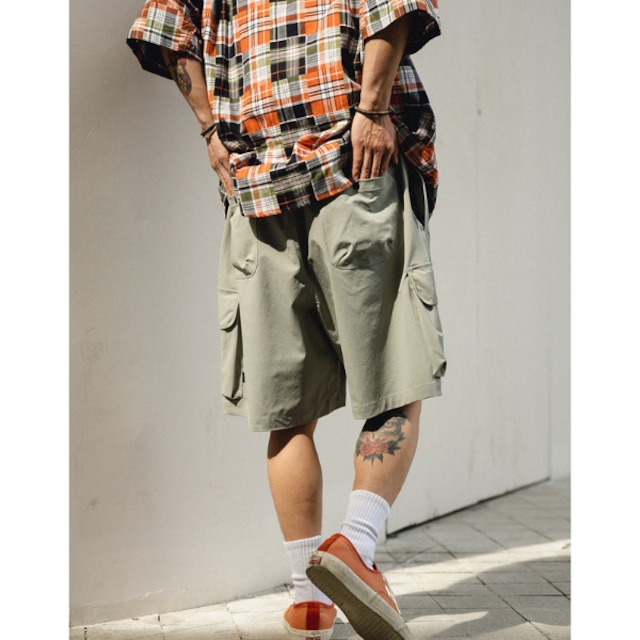 Side pocket design short pants C4364
