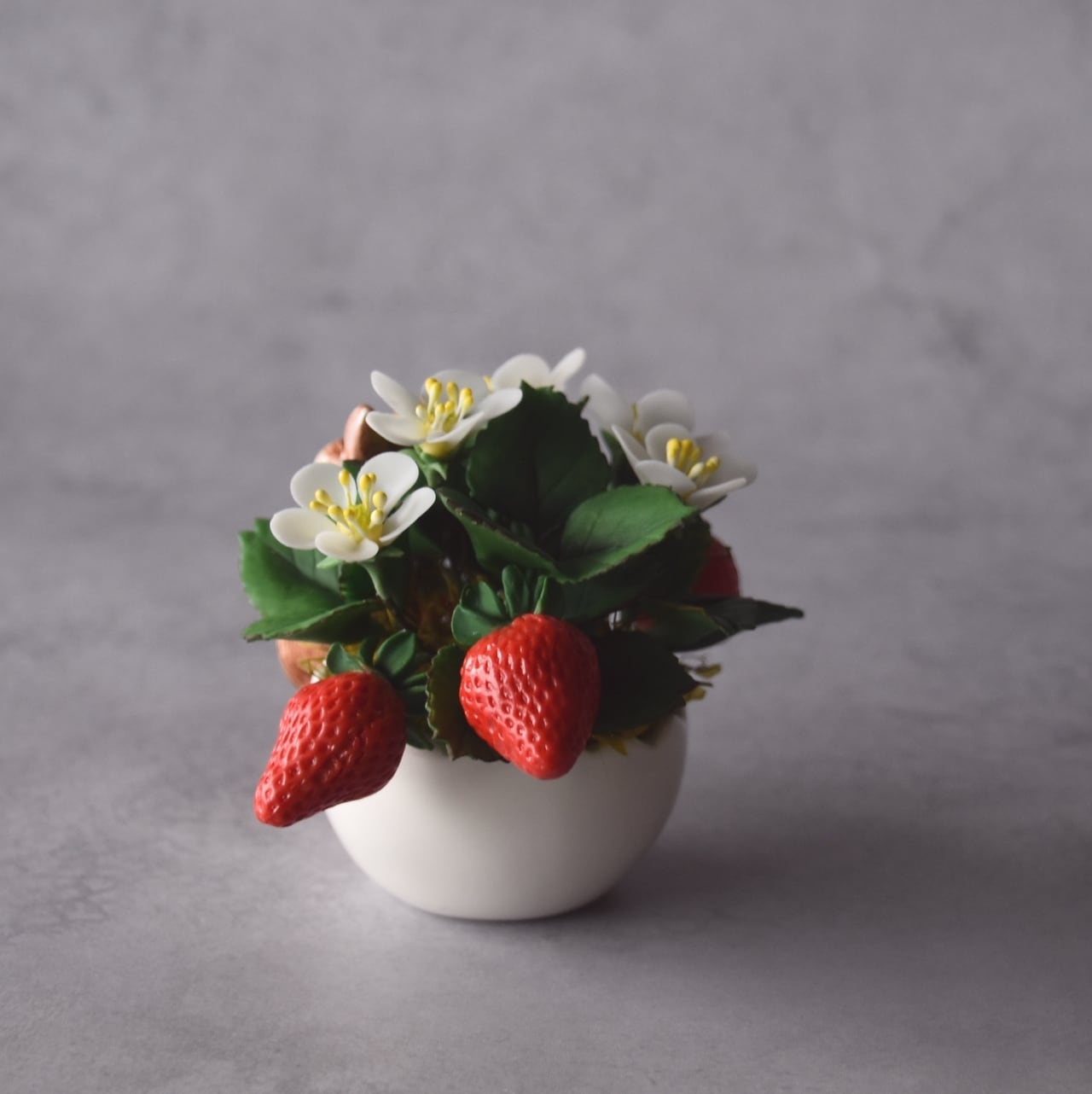 ◇粘土のお花◇苺の ミニ鉢植え｜うさぎカップの可愛いインテリア