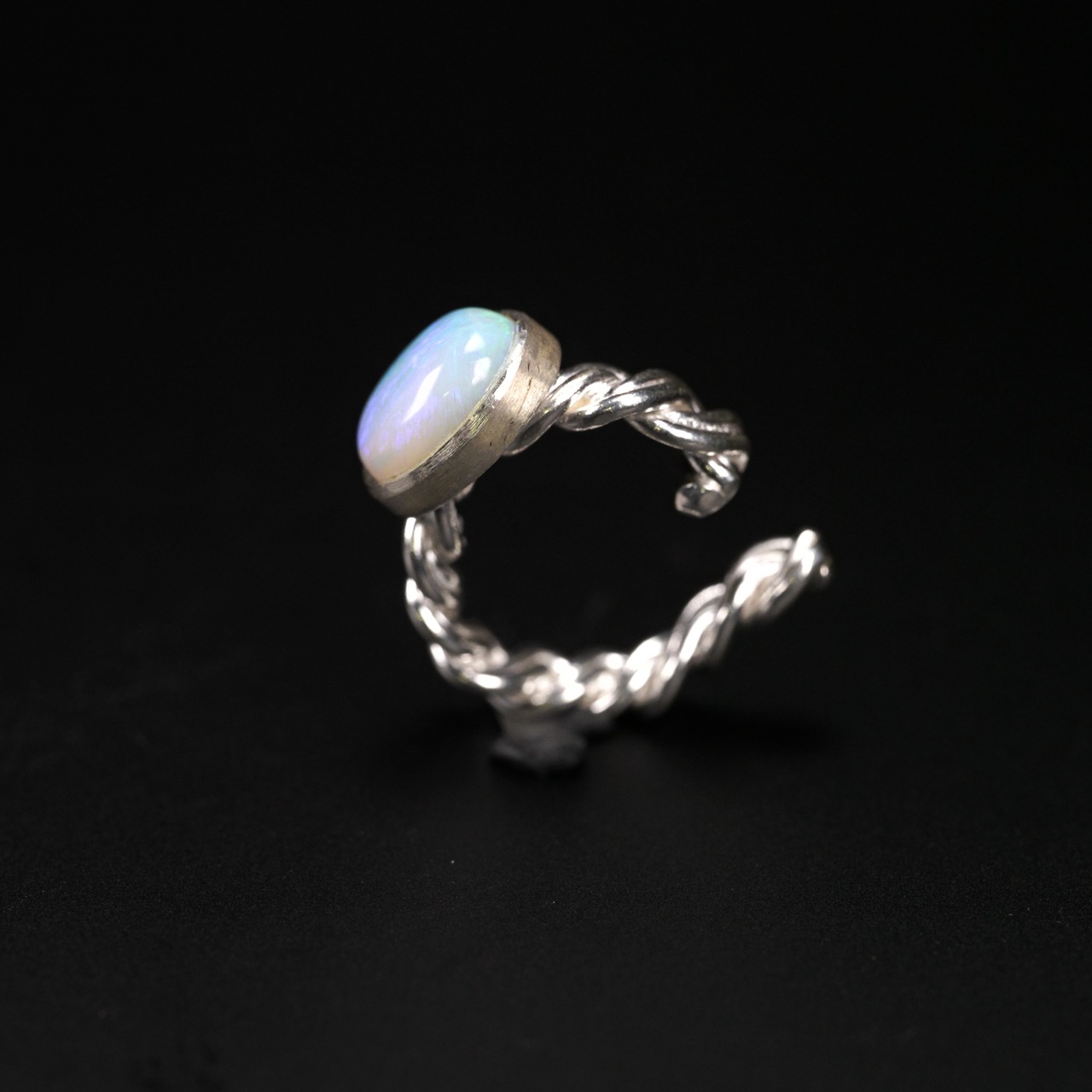 【１点もの】オパール 編み込みイヤーカフ