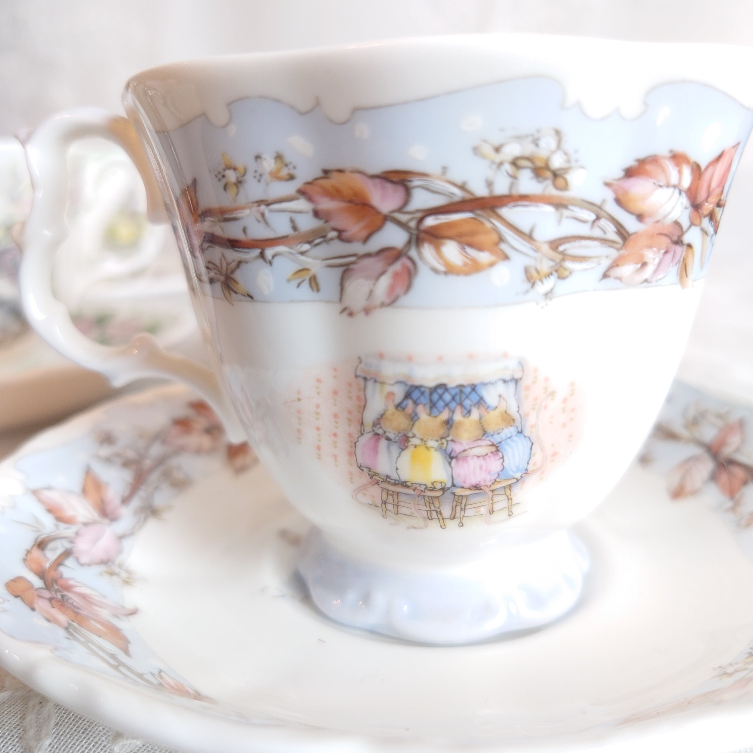 ロイヤルドルトン ブランブリーヘッジ ミニチュア　カップ　ソーサー　プレート ロイヤルドルトン ブランブリーヘッジ カップ＆ソーサー 夏・冬2客