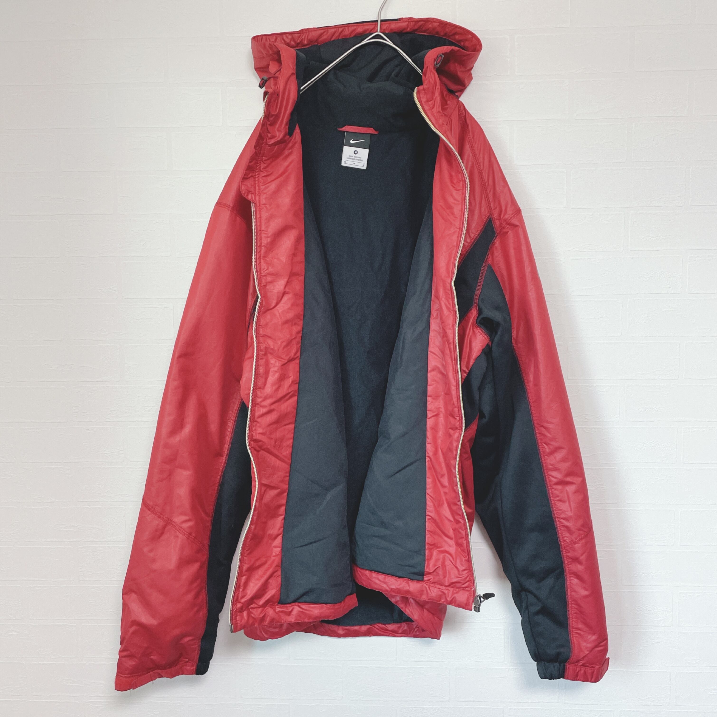 赤 ナイキアウター Nike ナイロンジャケット レッド 冬服 ナイキ