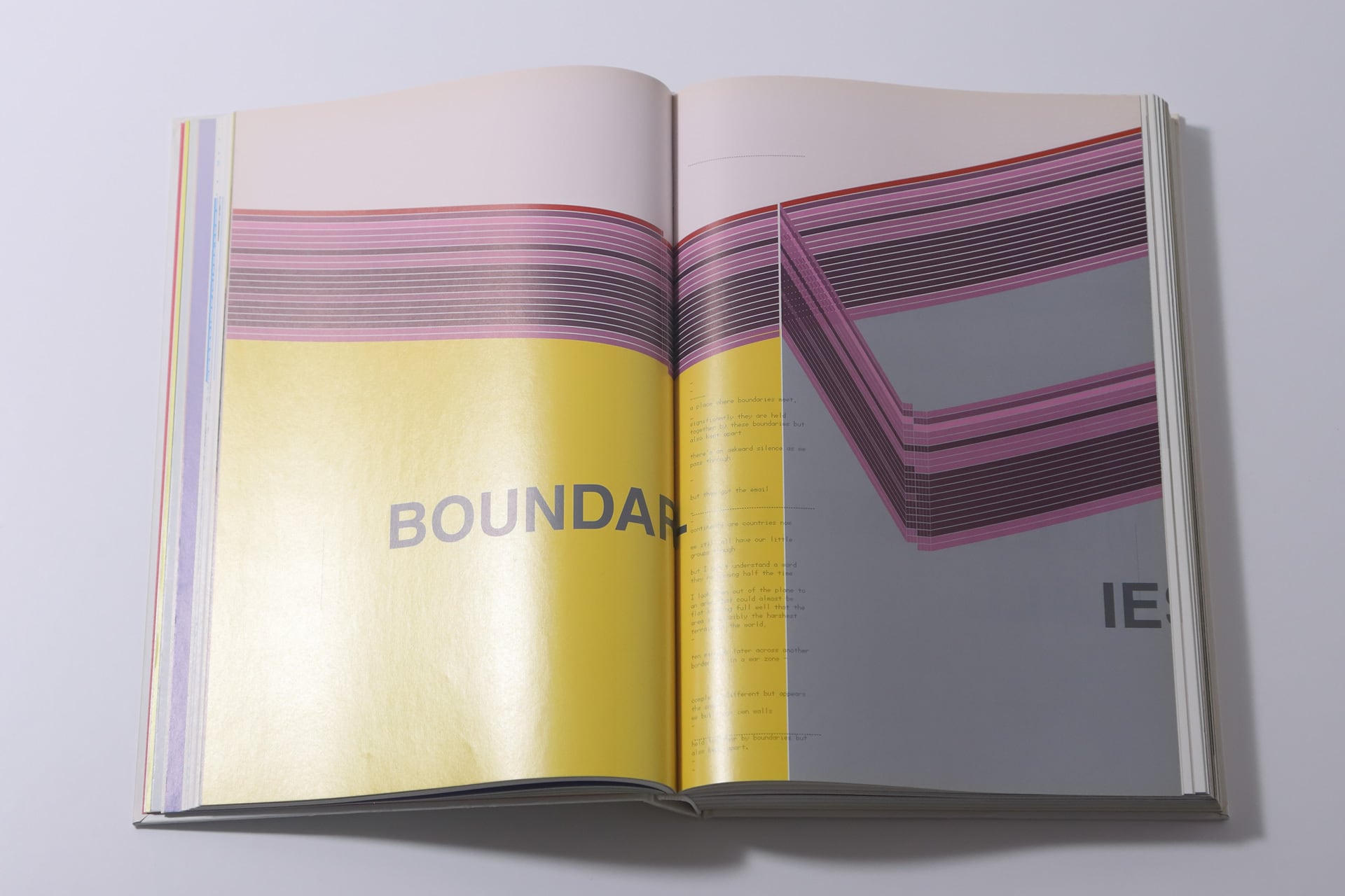 Noise Four / ATTIK | CROSS_BOOKSHELF | VISIONAIRE（ヴィジョネア