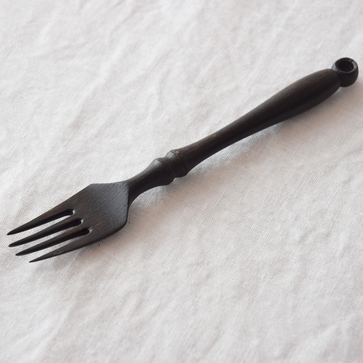 foot of the mountain 中西健太　Kenta Nakanishi 黒漆フォーク　楢 | les trois entrepôts /  レ トロワ アントゥルプ powered by BASE