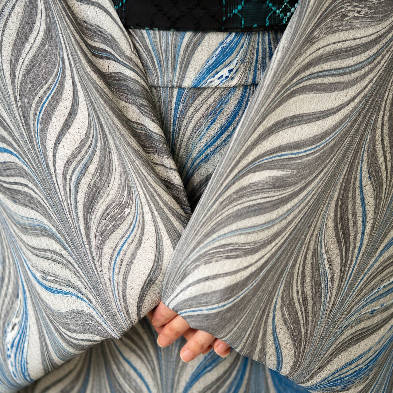 「青鶴」矢羽柄〜洗えるきもの(シルジェリー格子柄)〜