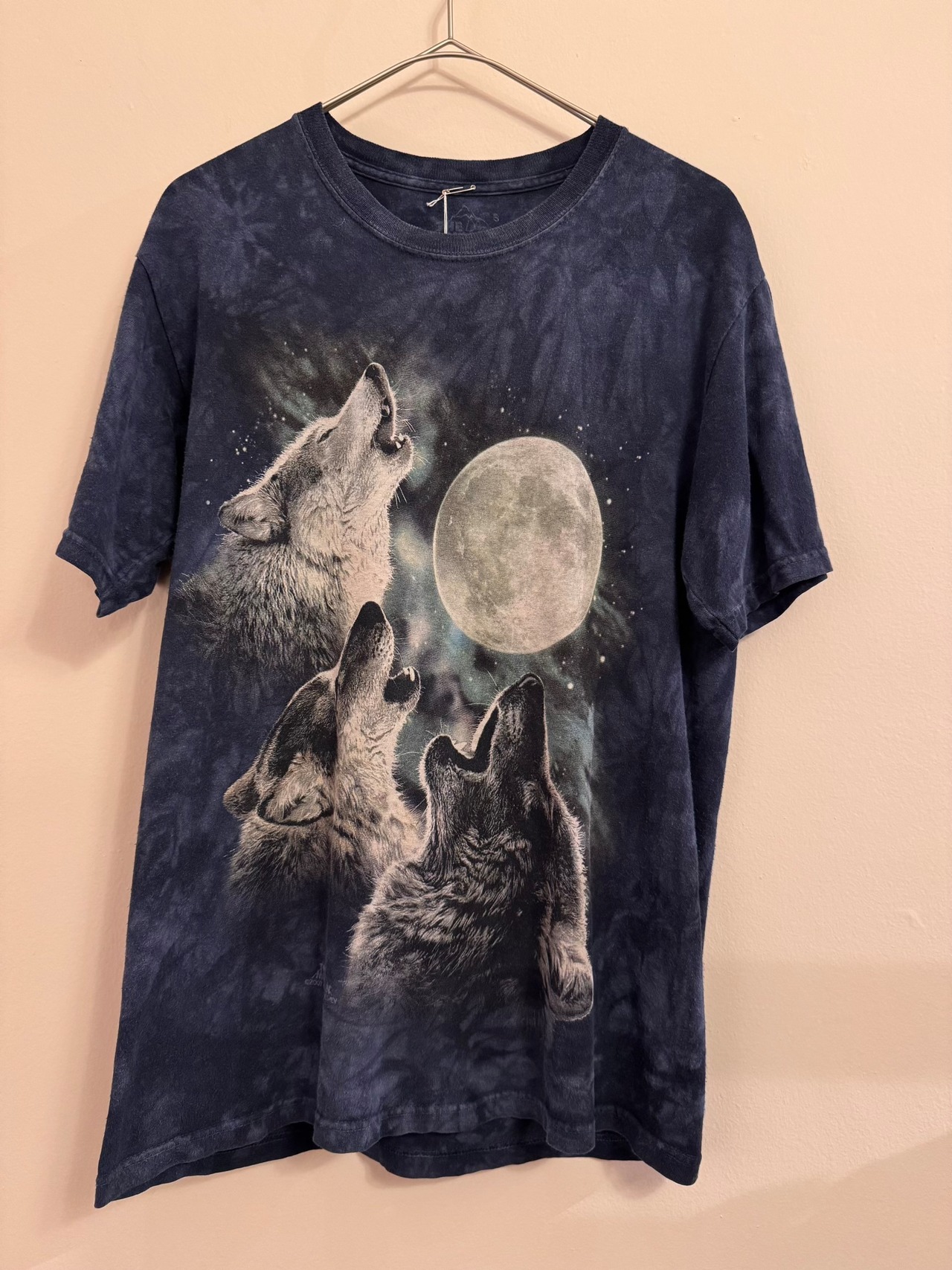 THE MOUNTAIN WOLF HOWLING Tシャツ