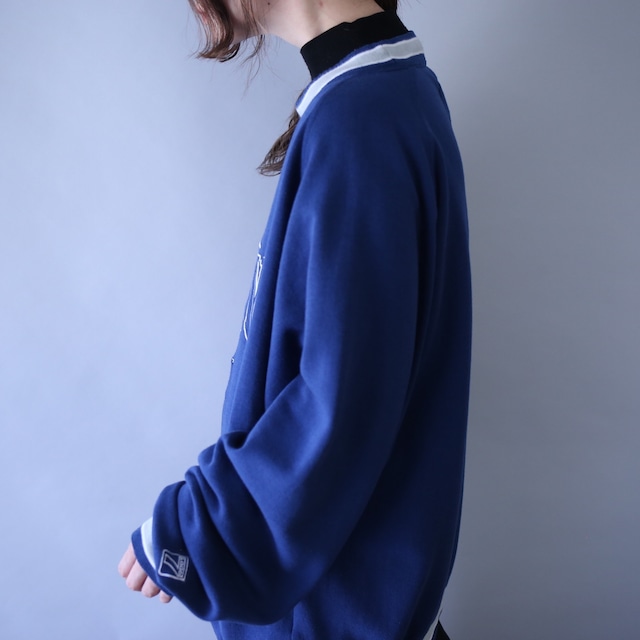 "刺繍" COWBOYS logo design over silhouette sweatshirt