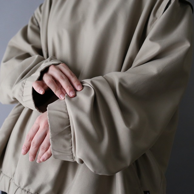 "3-way style" sleeve zip joint over silhouette pullover