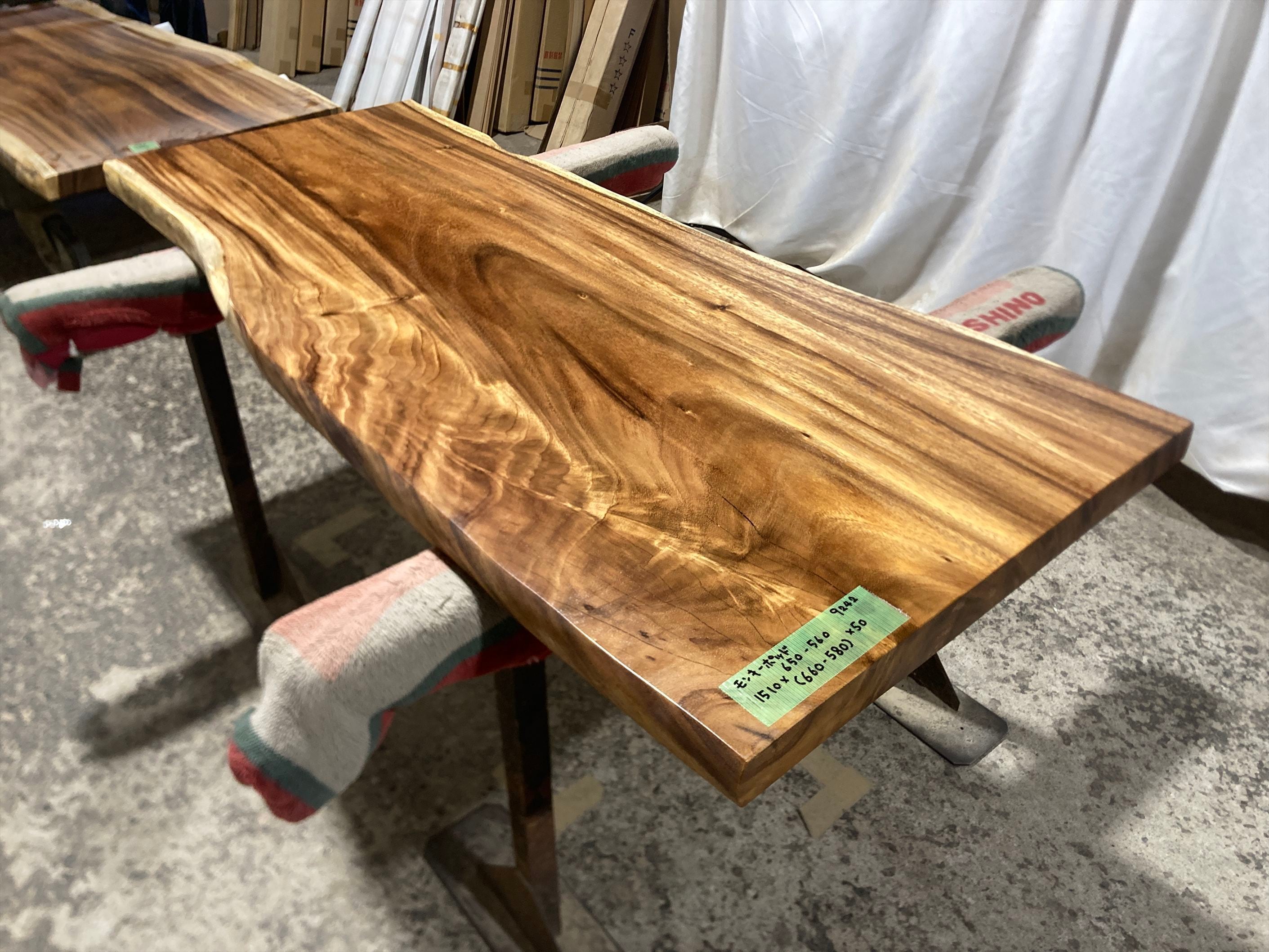 モンキーポッド9242 一枚板無垢 乾燥材 1510x650-560x50mm カウンター センターテーブル ダイニングテーブル