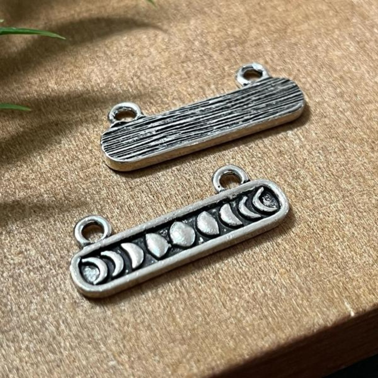 月の満ち欠けプレートムーンネックレスパーツ/月/チャーム