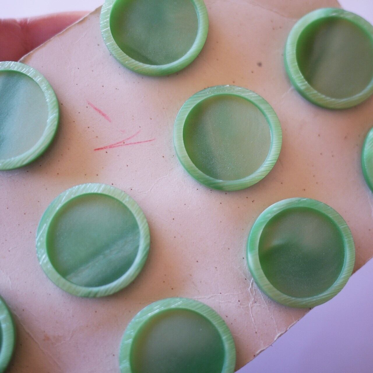 レトロ 緑のミッドセンチュリーボタン11P ドイツヴィンテージ