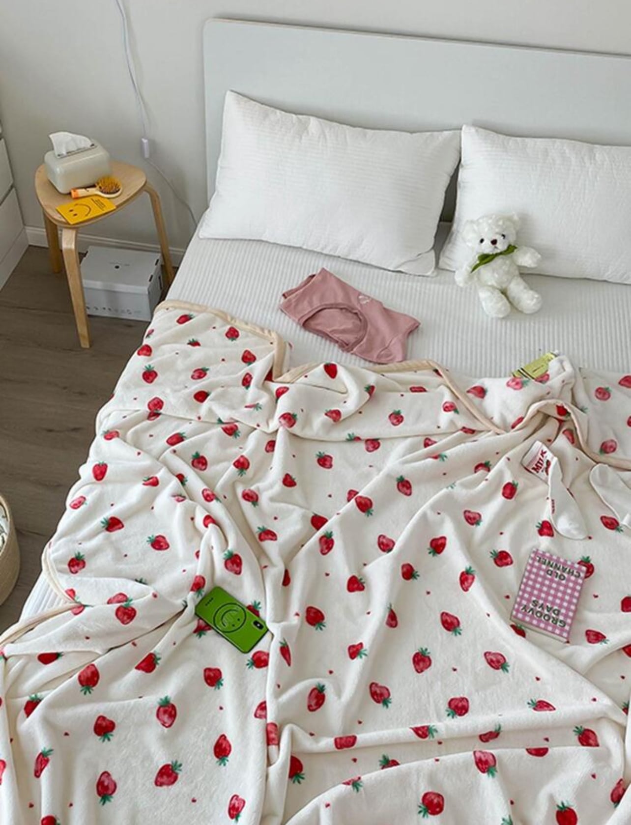 予約商品】【120×200】いちご柄 フランネル毛布 | strawberry by