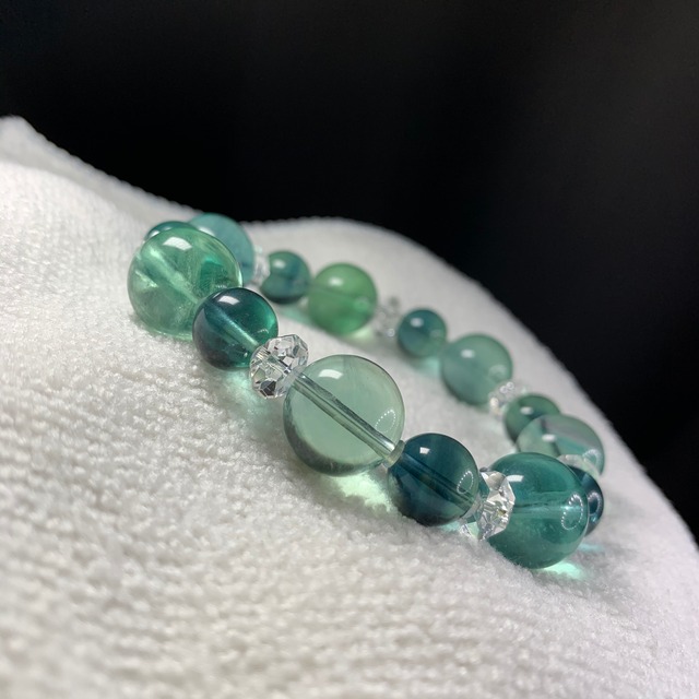 N.透明感抜群✩ブルーグリーン×グリーンフローライトデザインブレスレット
