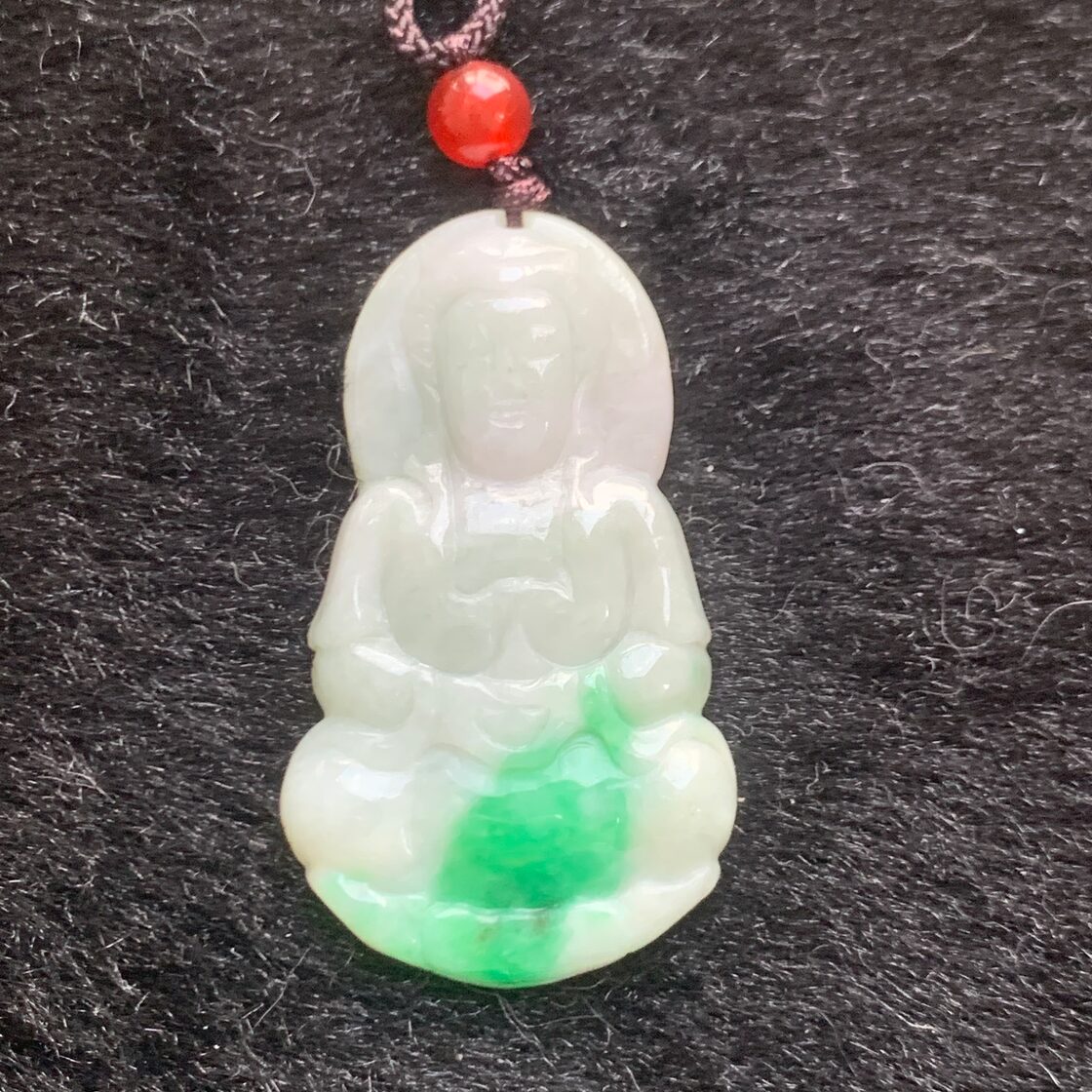 本翡翠ペンダント 春彩 ミャンマー産 縁起物 師匠作品 可愛い 切り裂き