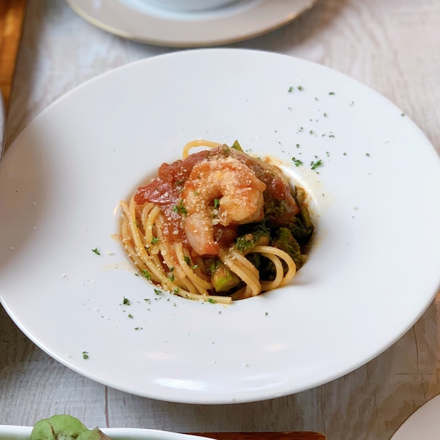 菜の花と海老のトマトソースパスタ